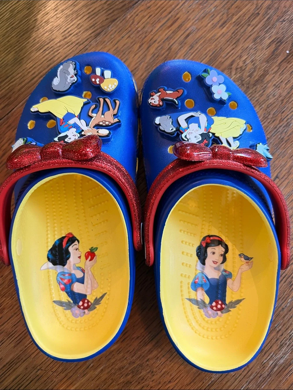 Snow White Kids 3 Crocs Classic Clog - J3 - Sunshine New in Box Disney
